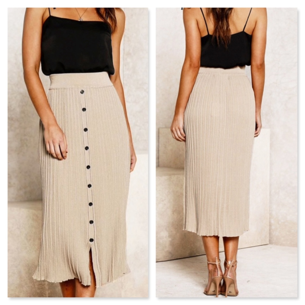 Rib-Knit Beige Sheath Buttoned Skirt Leg Slit - Picture 4 of 8